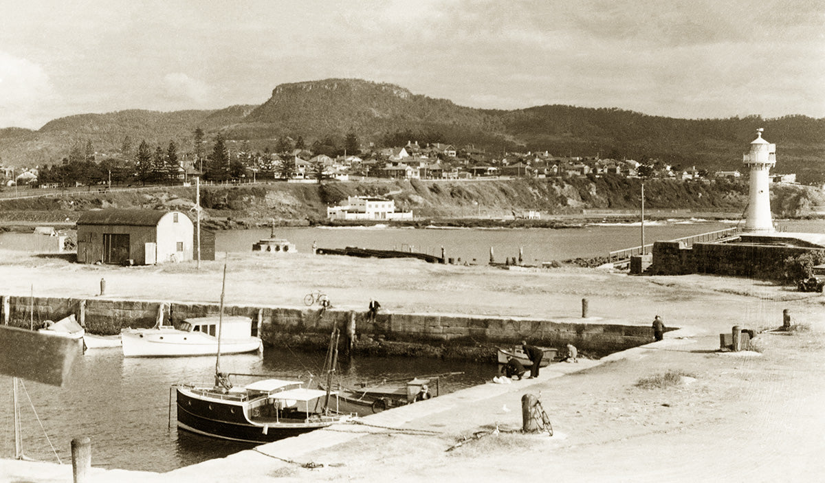 Showing Mount Keira - Lighthouse And Harbour, Wollongong NSW Australia c.1928
