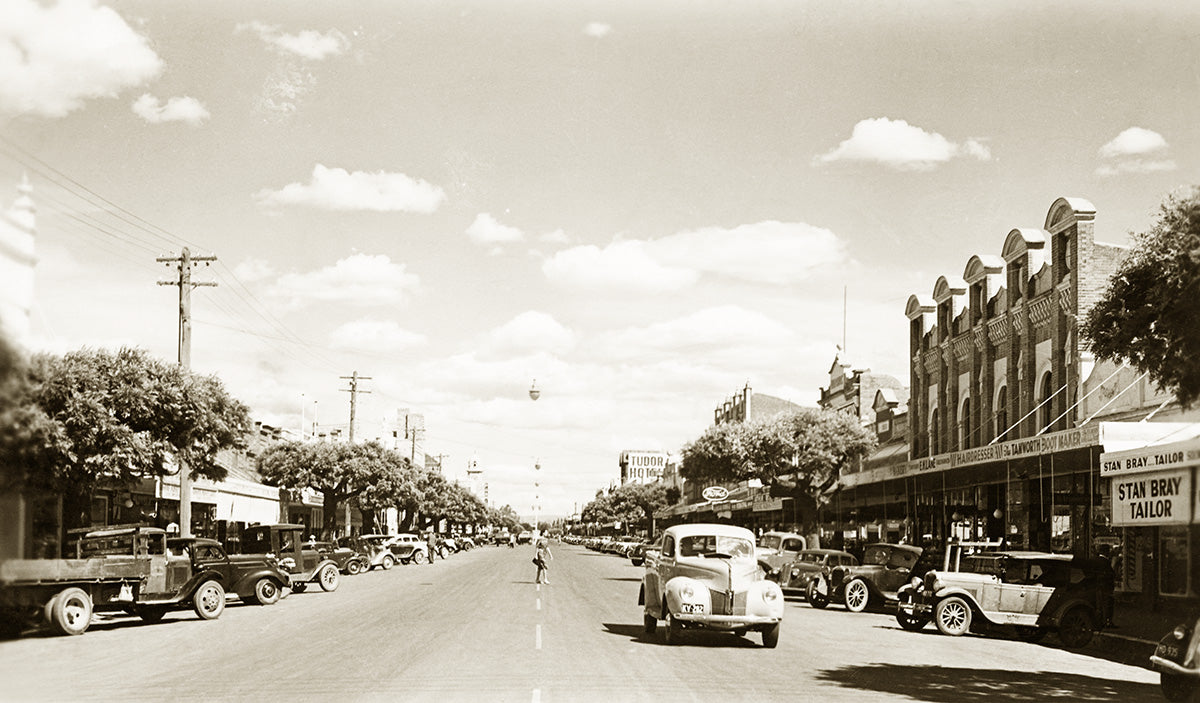 Peel Street, Tamworth NSW Australia c.1952