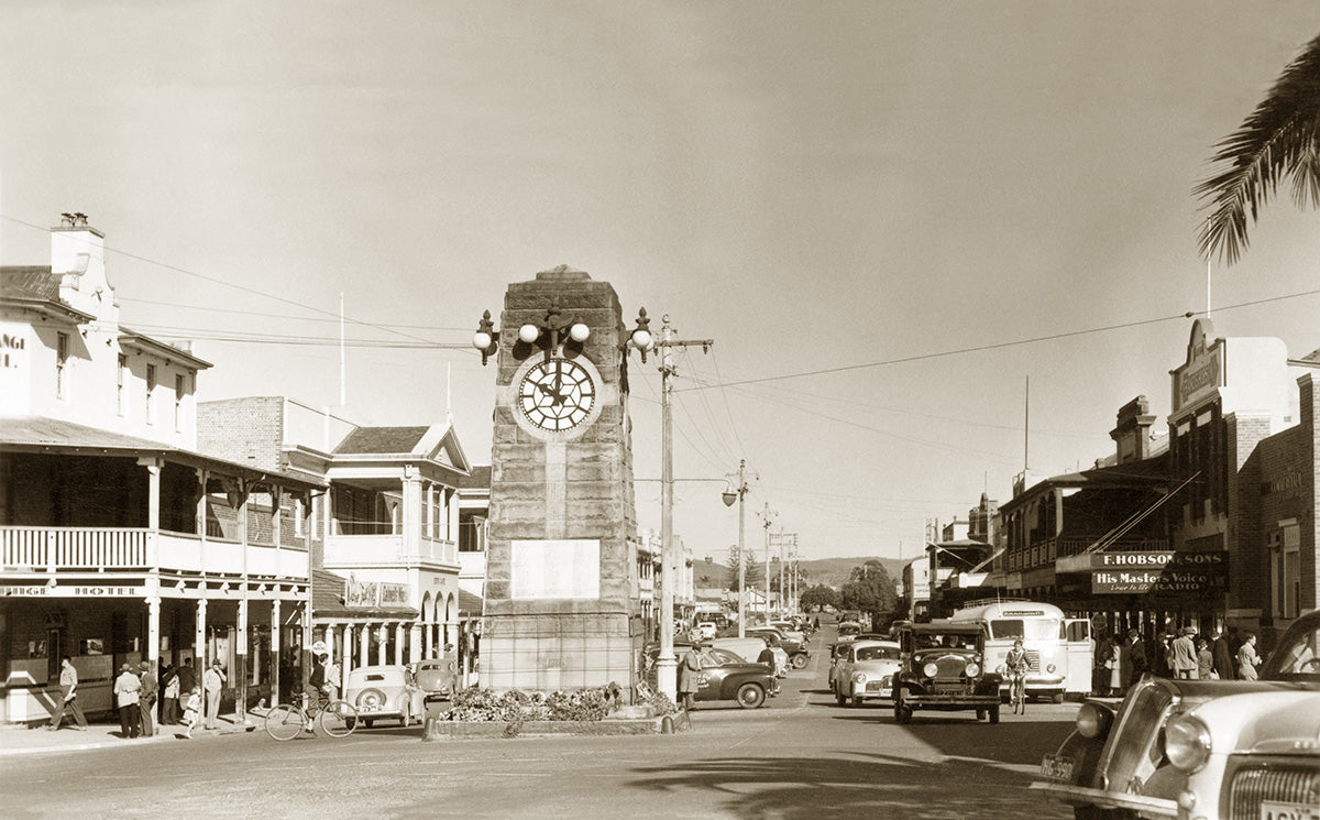 Victoria Street, Taree NSW Australia c.1954