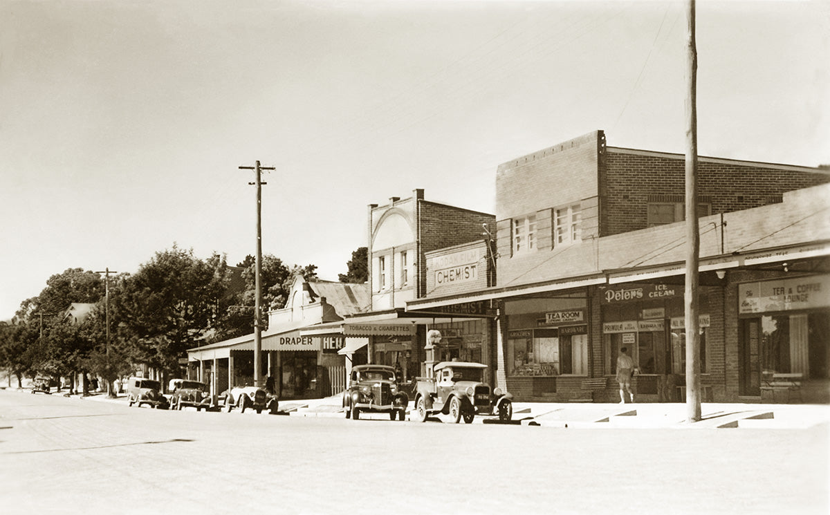 Railway Avenue, Bundanoon NSW Australia c.1937