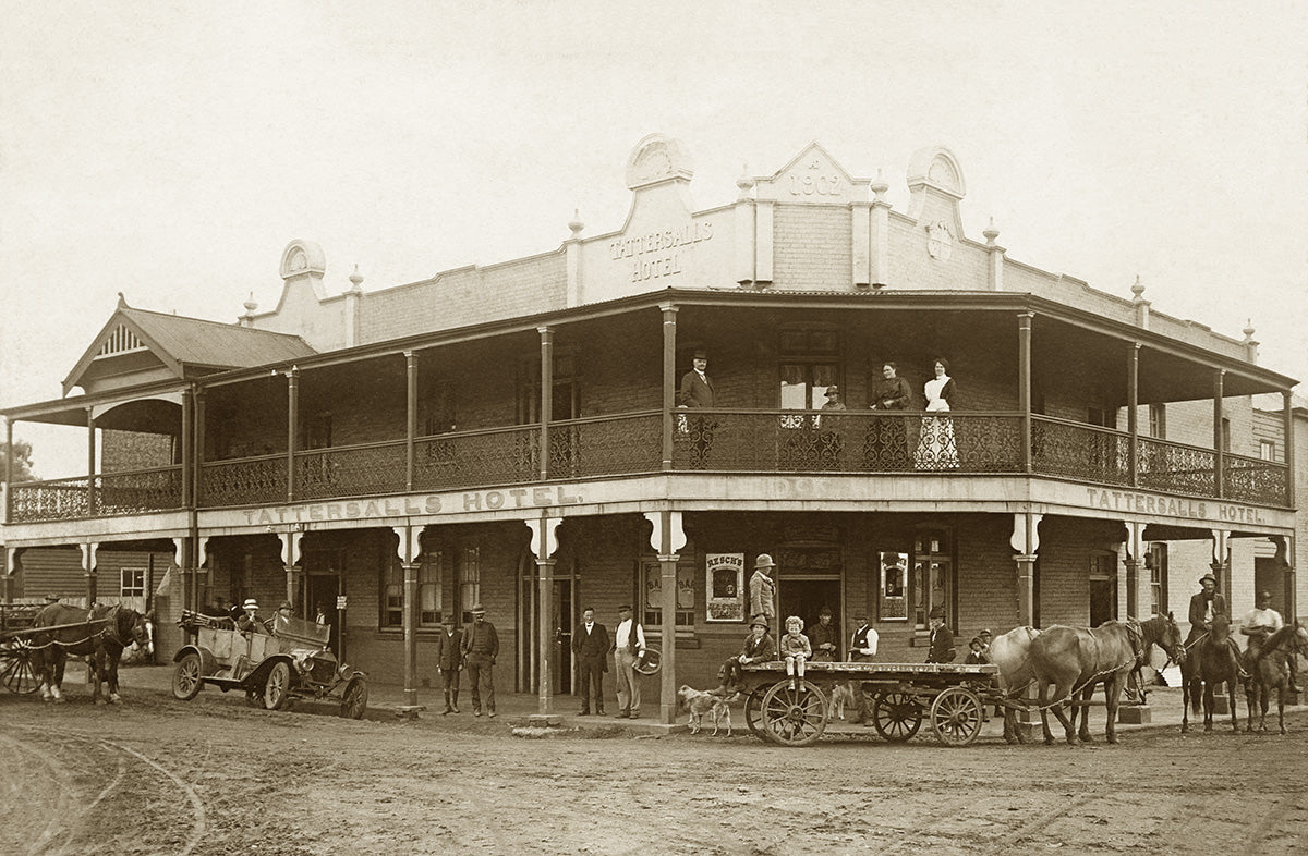 Tattersall Hotel, Guyra NSW Australia c.1912