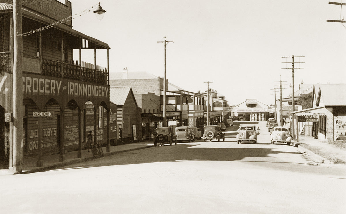 Wallace Street - Looking East, Macksville NSW Australia c.1940